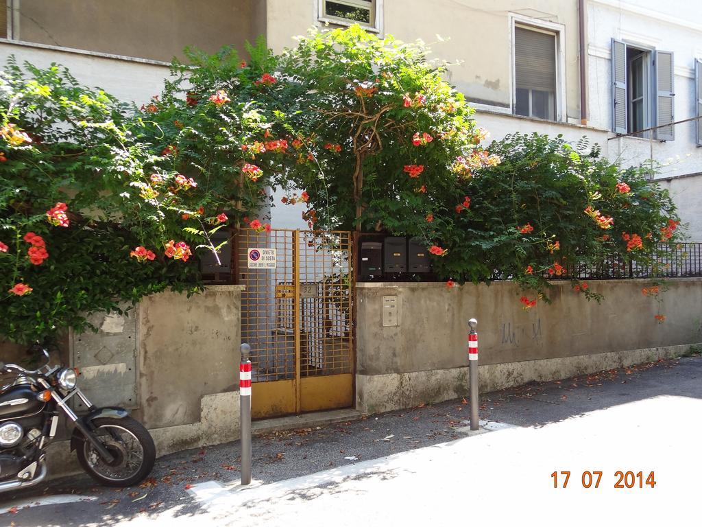 Room In Roma Isole Exterior foto